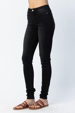 Load image into Gallery viewer, Judy Blue Back In Black Skinny Jeans
