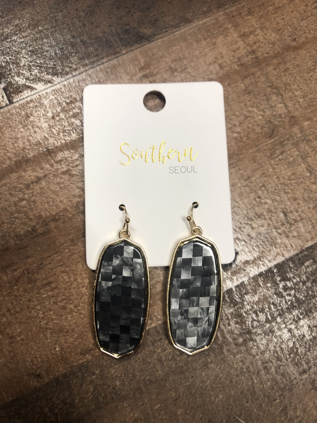 Our Peyton Hexagon Dangle Earring comes in Grey and White!