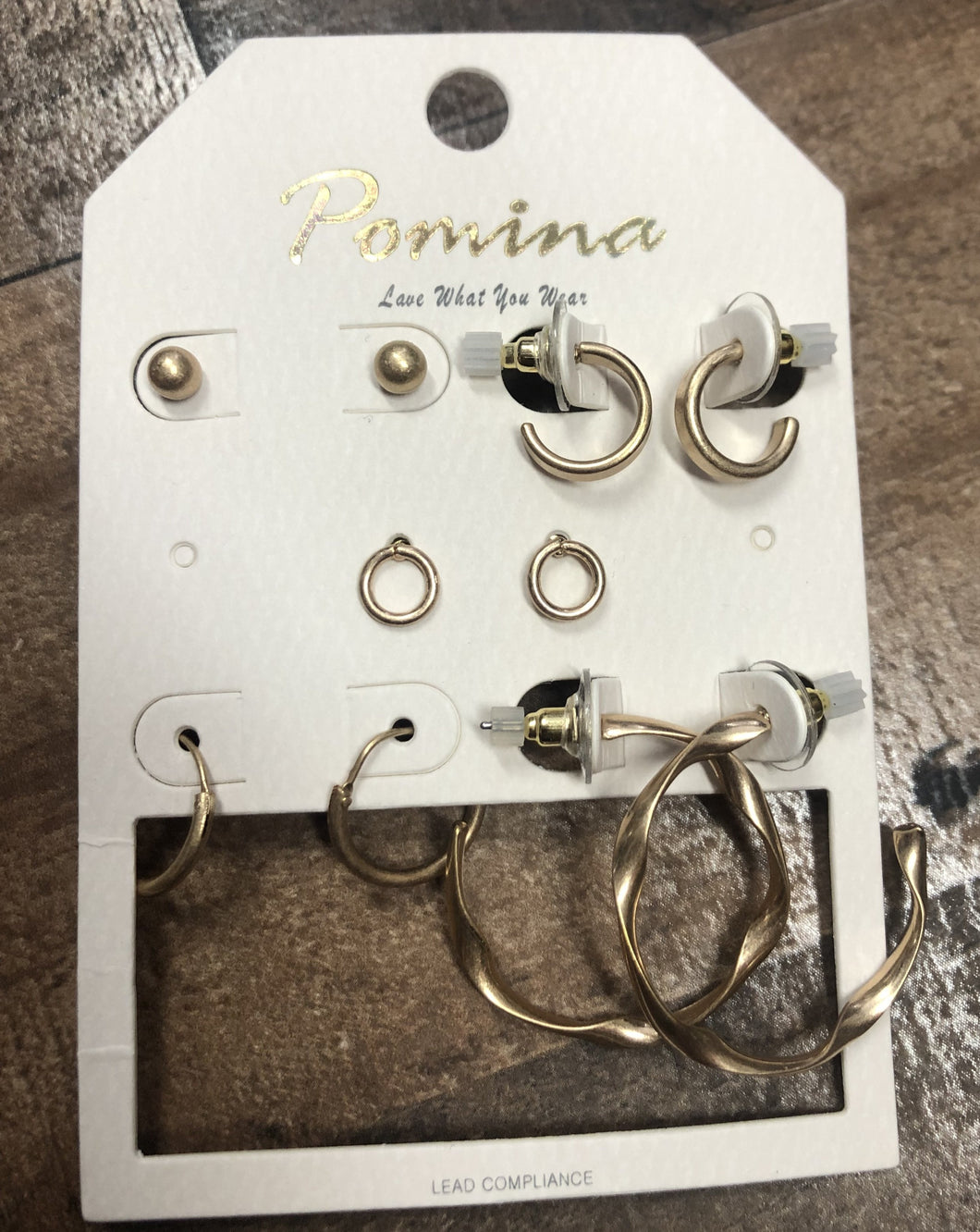 This Alex Earring Set comes with 5 beautiful pieces!